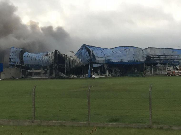 Voraz incendio en un frigorífico de Las Heras