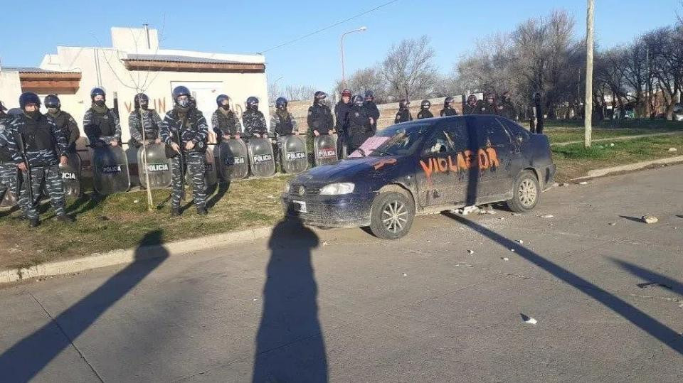 Escrache a presunto violador en Bahía Blanca