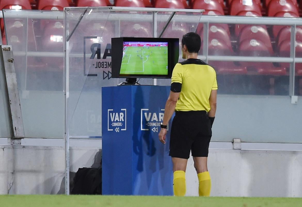 El VAR, protagonista en River-Nacional REUTERS