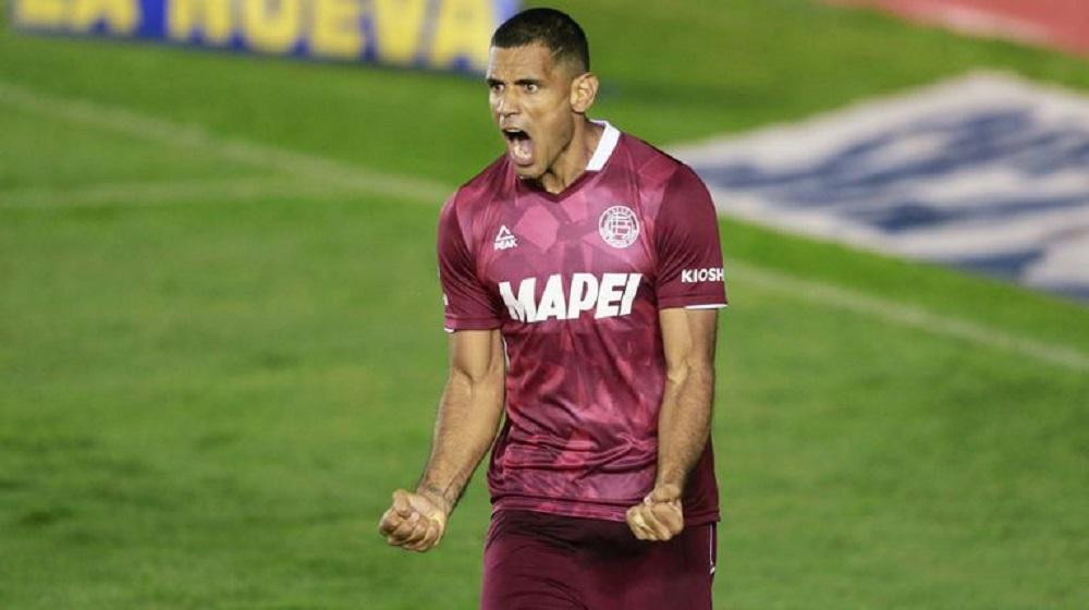 Jose Sand, Lanús.