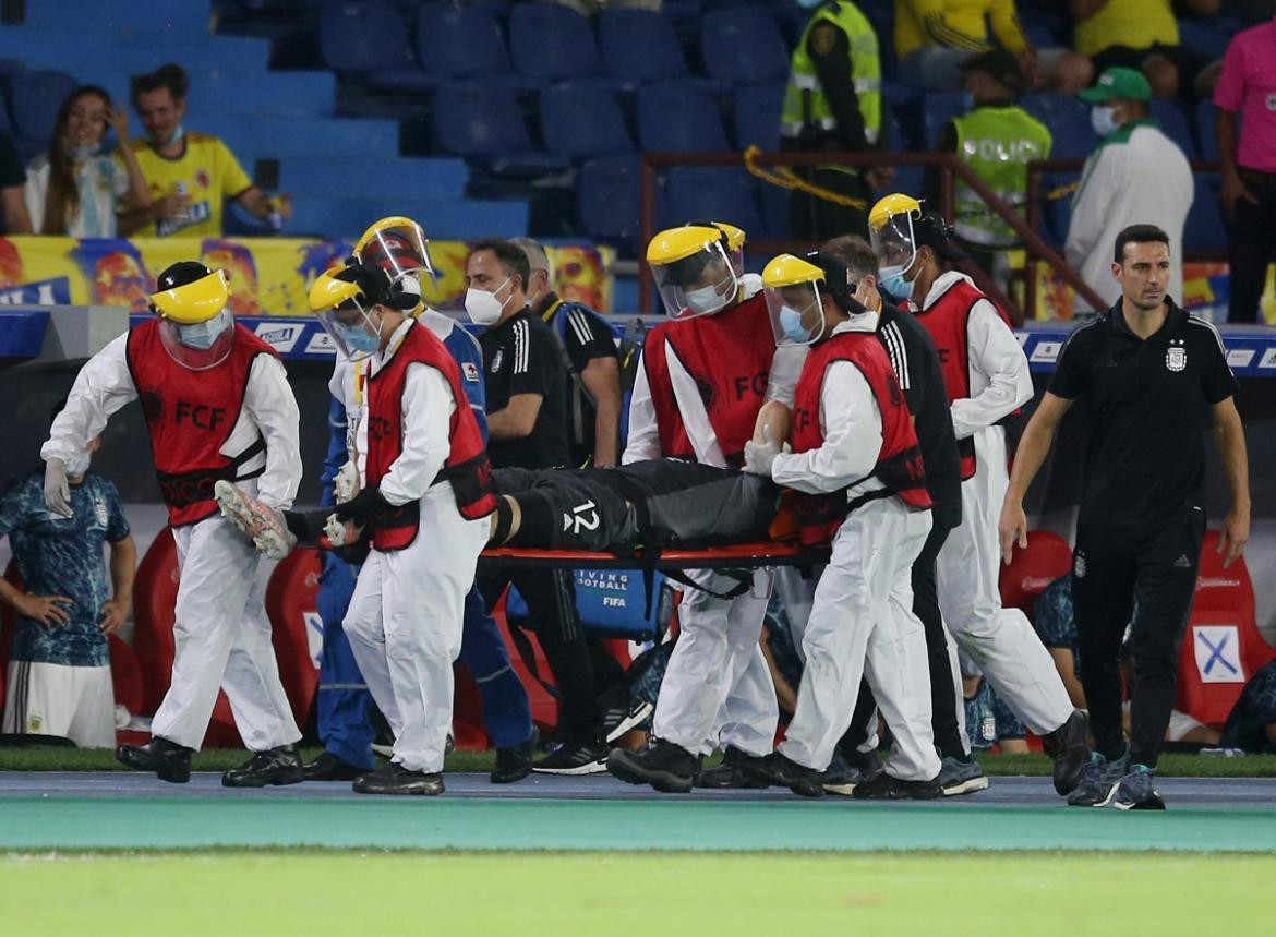 Emiliano Martínez lesionado frente a Colombia, Eliminatorias sudamericanas, Reuters.