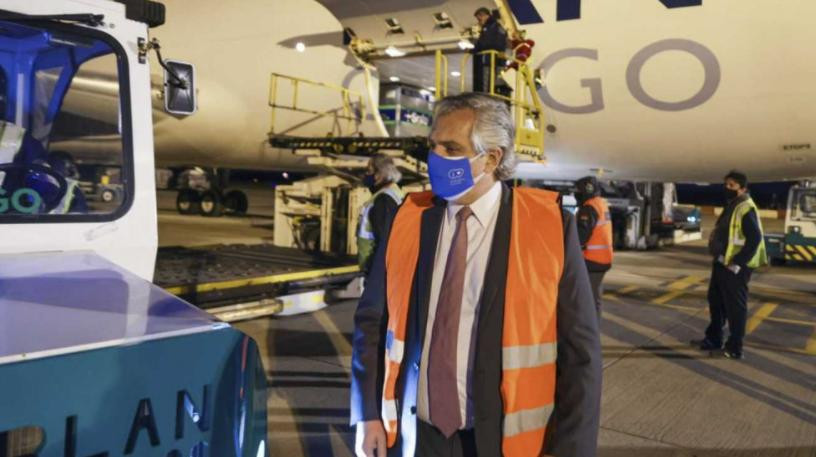 Las vacunas que la Argentina donará a aquellos países serán de AstraZeneca, foto NA