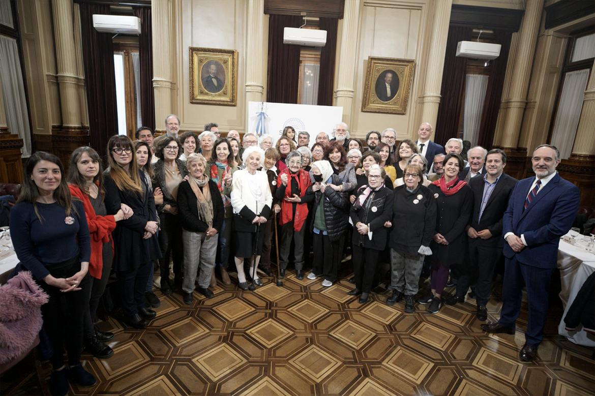 Cristina Fernández de Kirchner recibió a organismos de Derechos Humanos, Foto Twitter CFK	