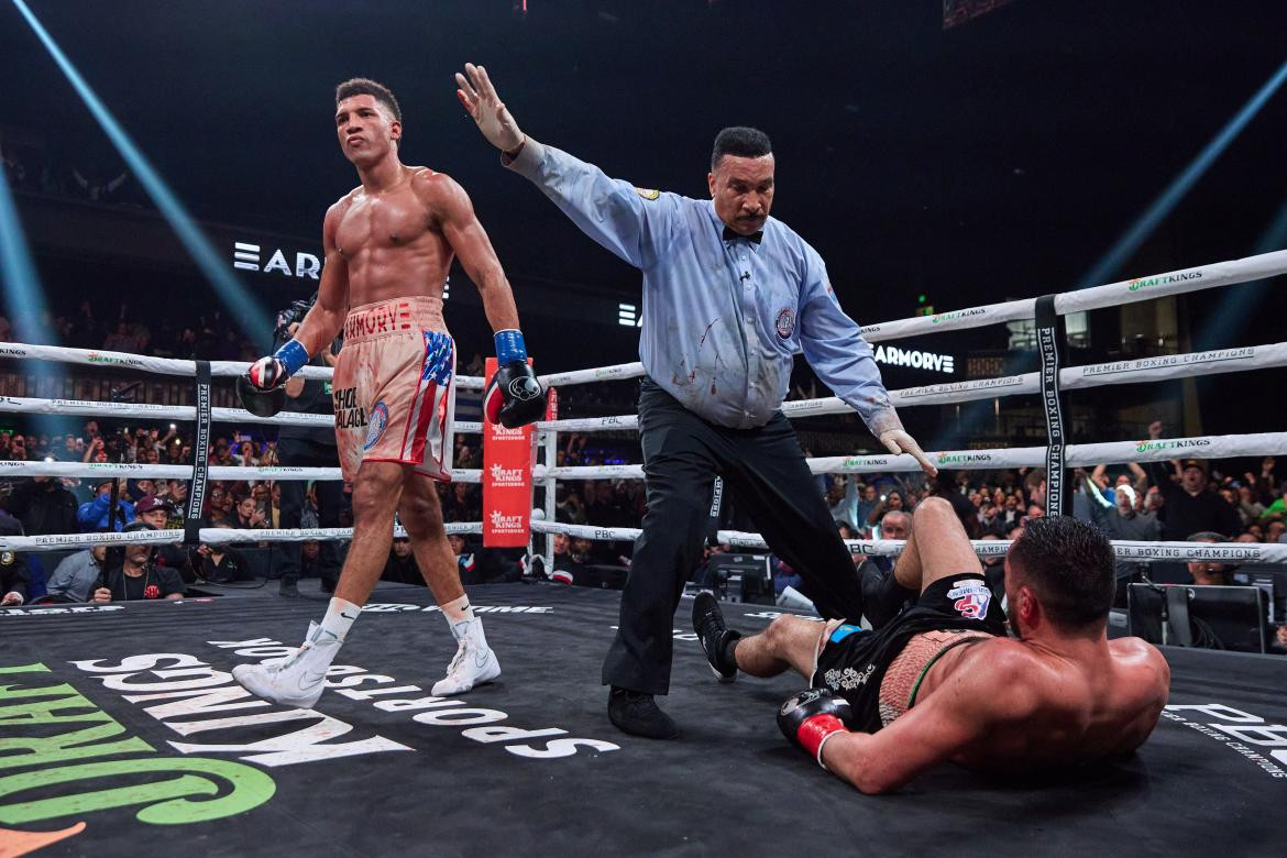 El nocaut que dejó en coma a un boxeador. Foto: Twitter @AlvCarrera.