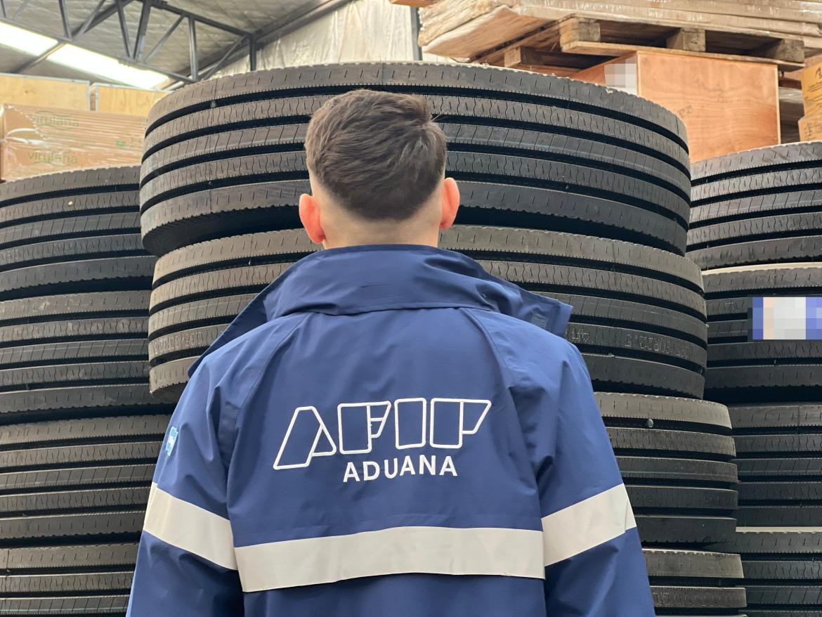 Aduana multó a empresa de neumáticos por sobrefacturar_Aduana