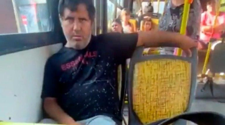 Pasó en el colectivo de la línea 830 en Mendoza. Foto: NA.