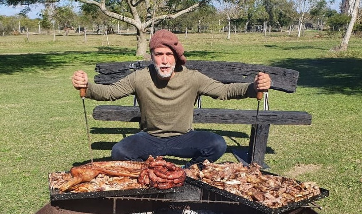 Gabriel Batistuta en uno de sus campos. Foto: Instagram @gabrielbatistutaok.