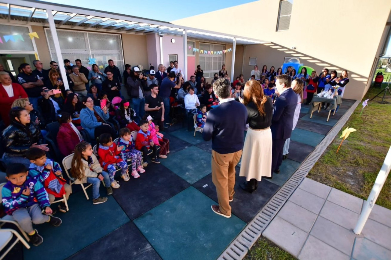 Andrés Watson y Victoria Tolosa Paz inauguraron el nuevo edificio del Jardín Municipal N°5. Foto: @Andreswatsonok