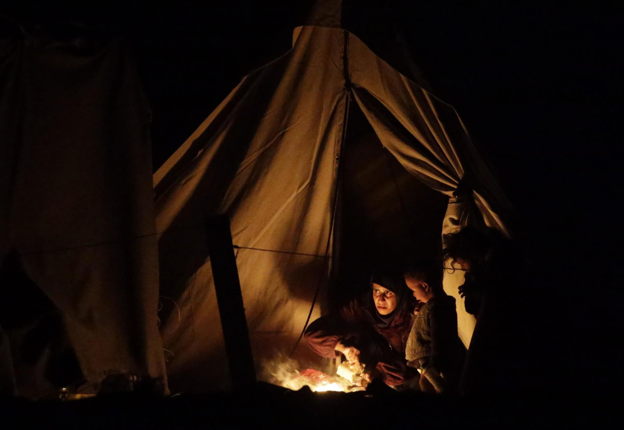 Refugiados palestinos al sur de Gaza. Foto: EFE.