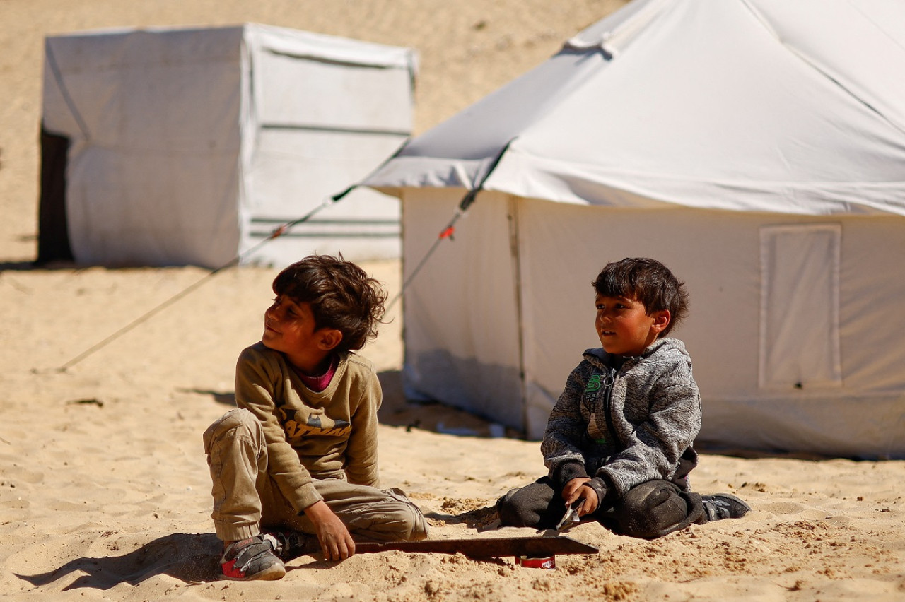 Hambruna en Gaza; niños. Foto: Reuters.