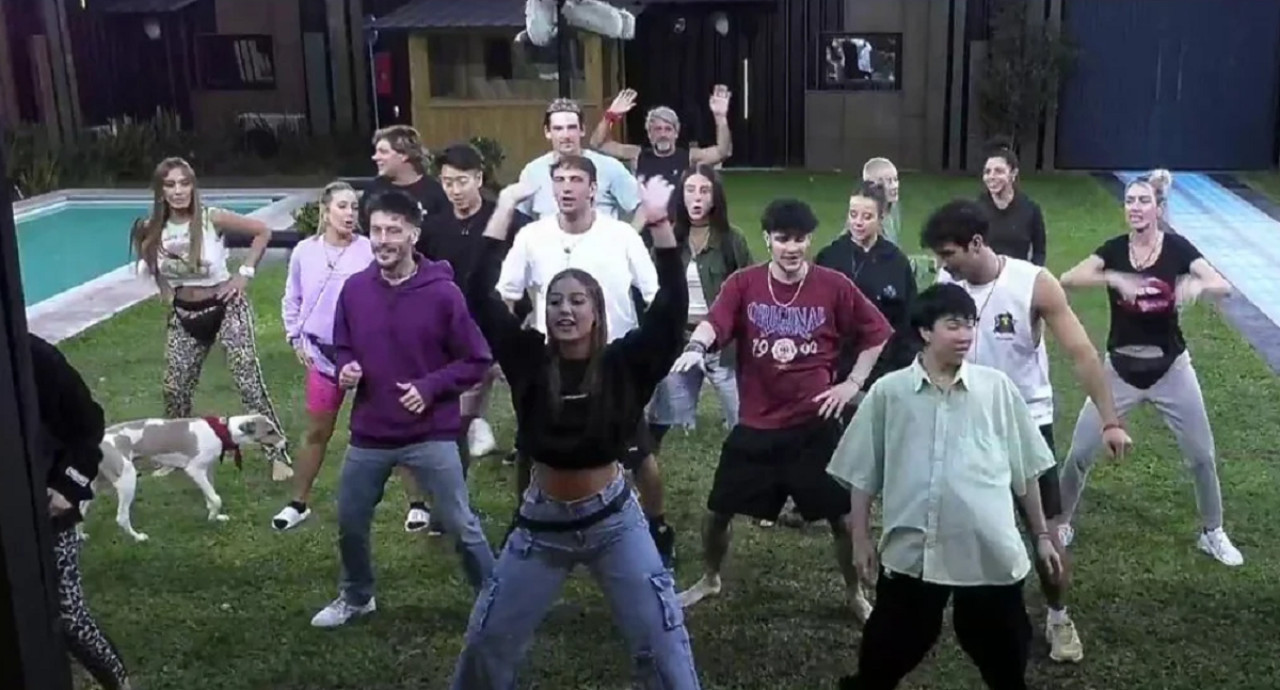 Los participantes junto a sus familiares en Gran Hermano. Foto: captura Telefe.