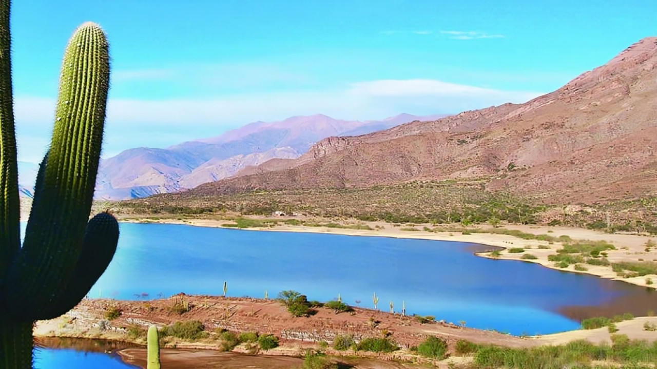 Laguna del Brealito en las Cuevas de Acsibi, Salta. Foto: www.cuevasdeacsibi.com.ar.