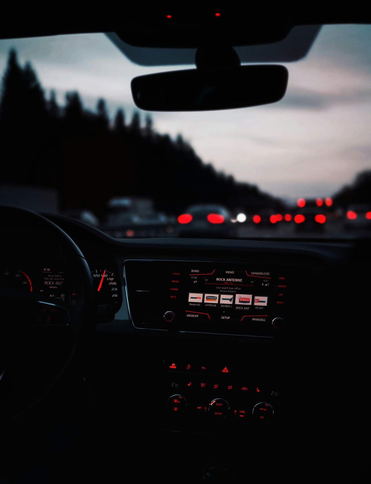 Autos, automotrices. Foto: Unsplash