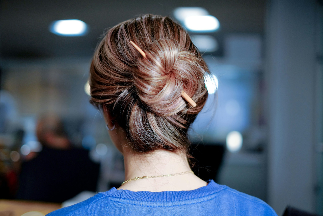 Cabello, peinado, estilismo. Foto: Unsplash.