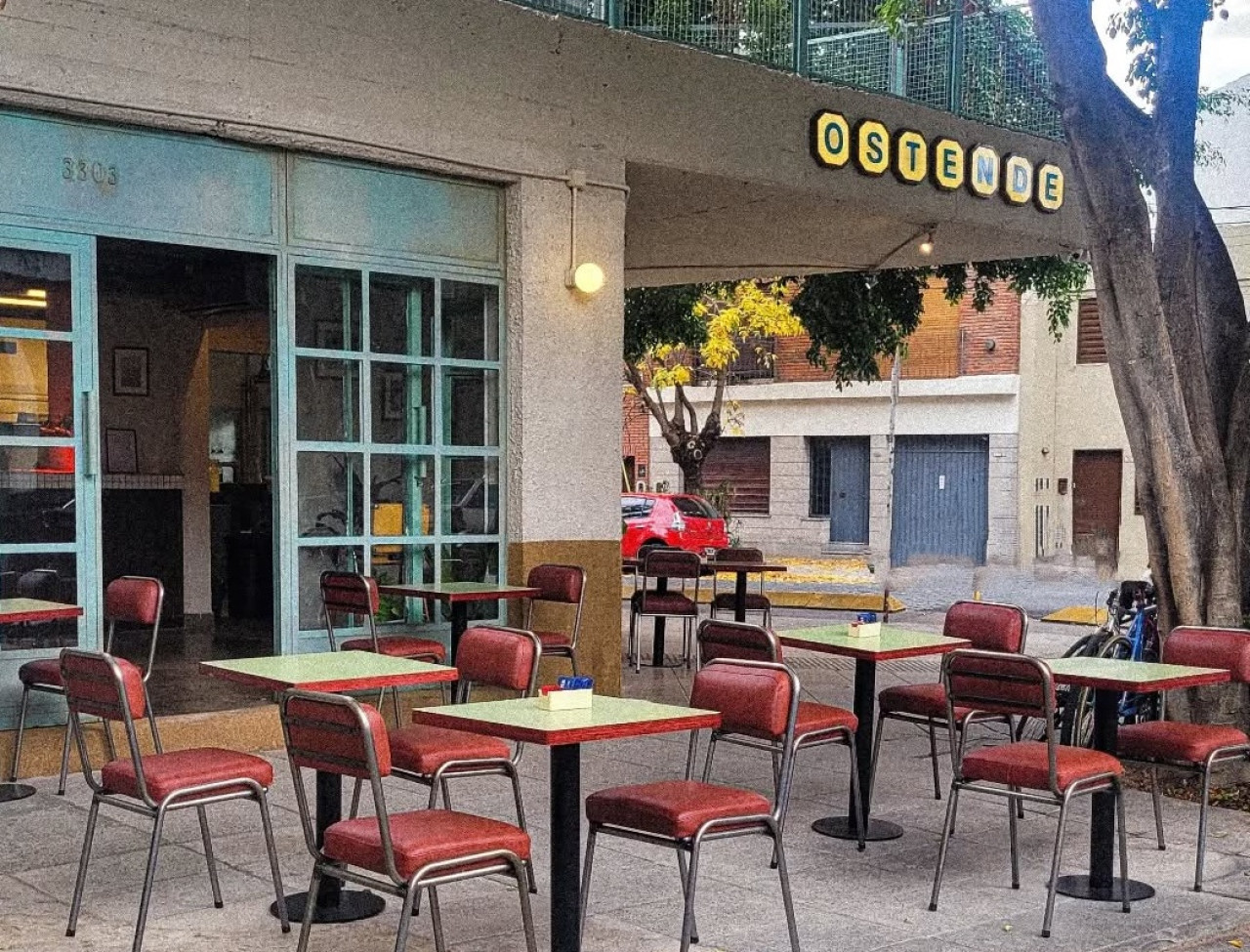 El exterior del bodegón vintage "Ostende". Foto: Instagram @ostende_ba