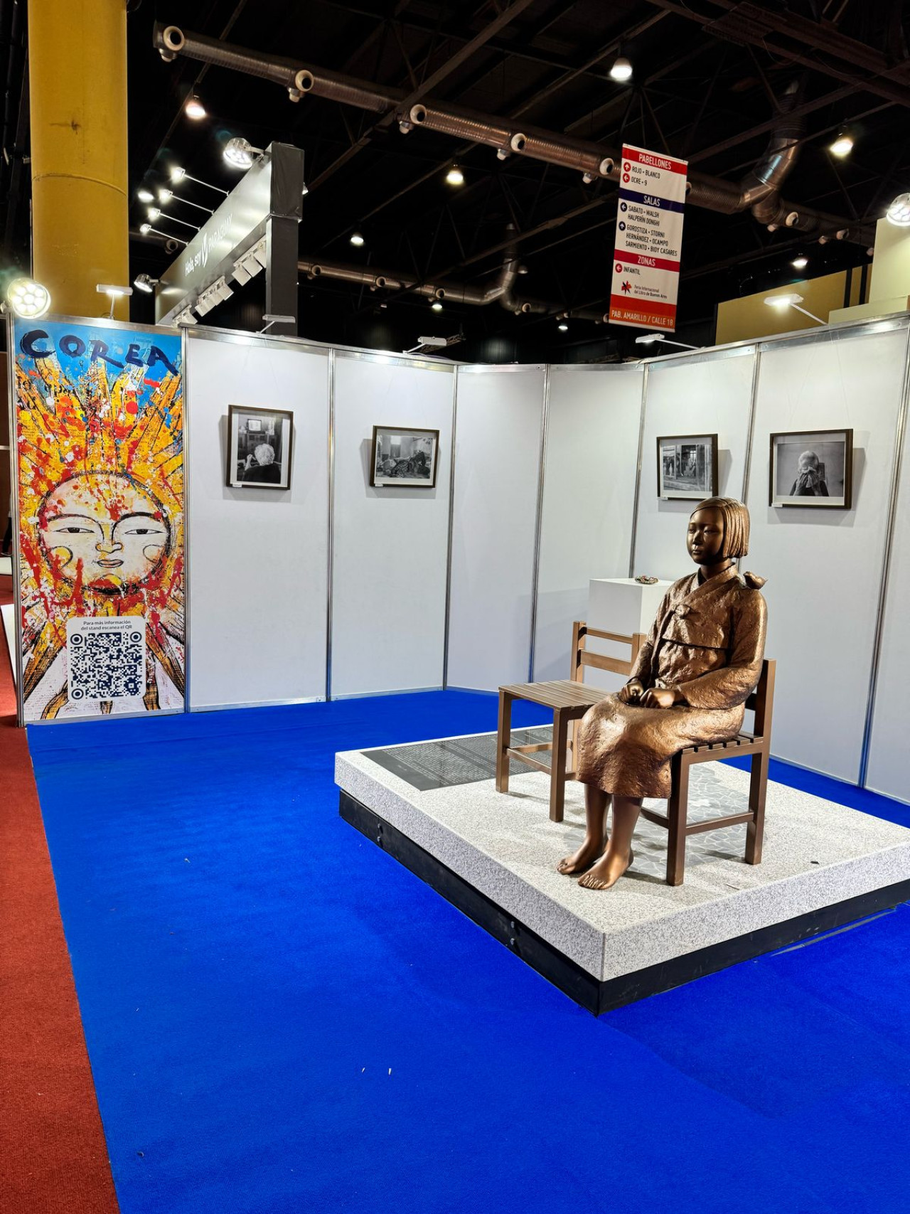 Por primera vez, la "Estatua de paz" en honor a las mujeres esclavizadas en la Segunda Guerra se expone en la Feria del Libro.María del Pilar Álvarez