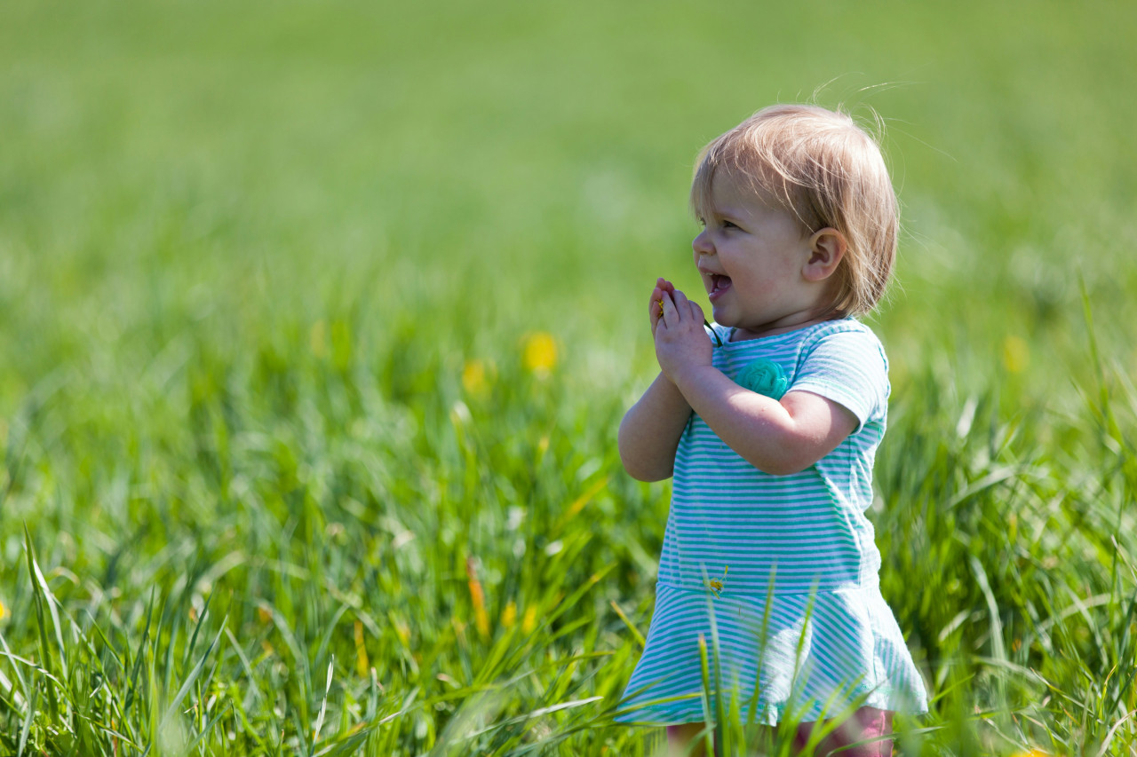 Bebé, niña. Foto: Unsplash.
