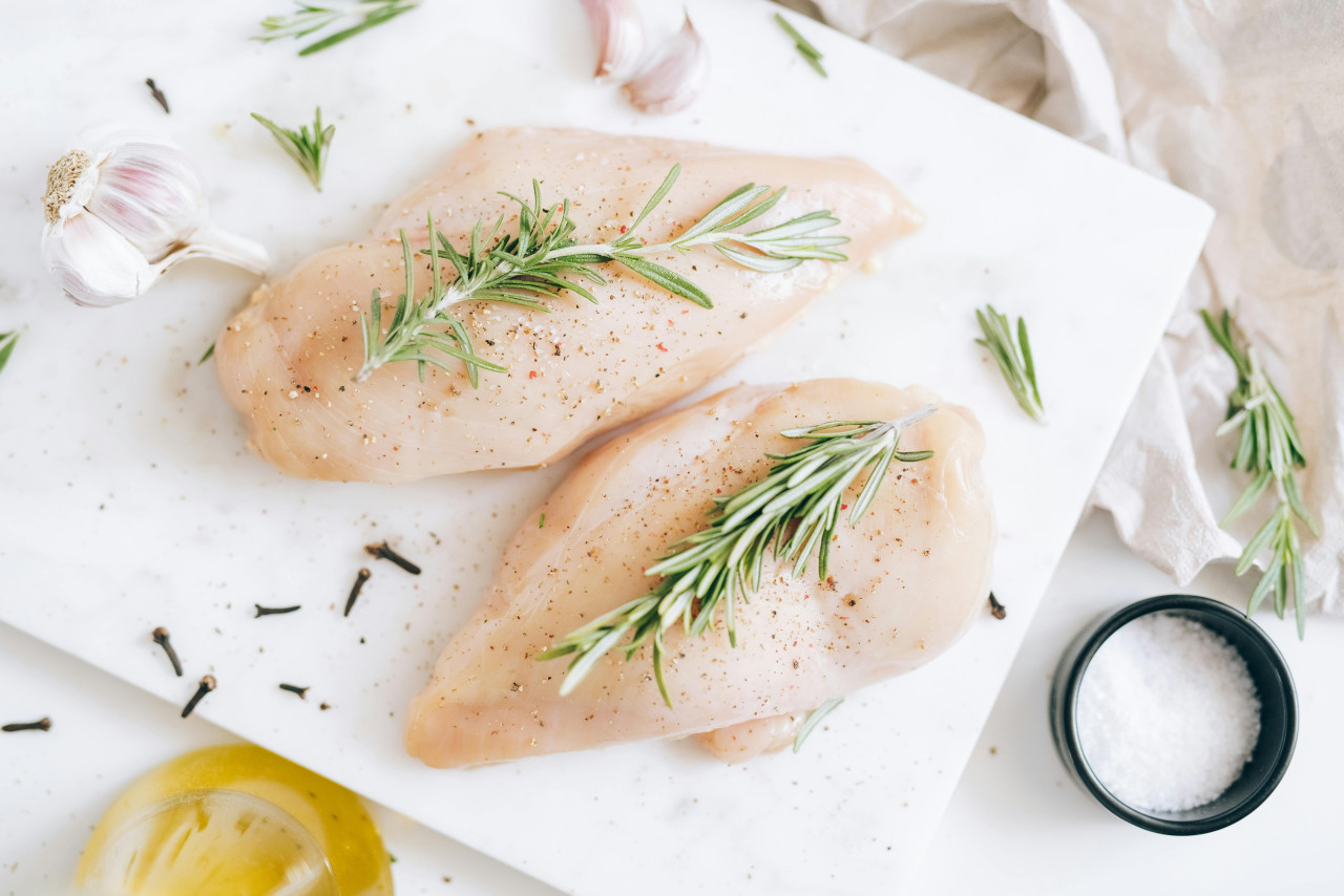 Pollo, pechuga de pollo. Foto: Pexels.