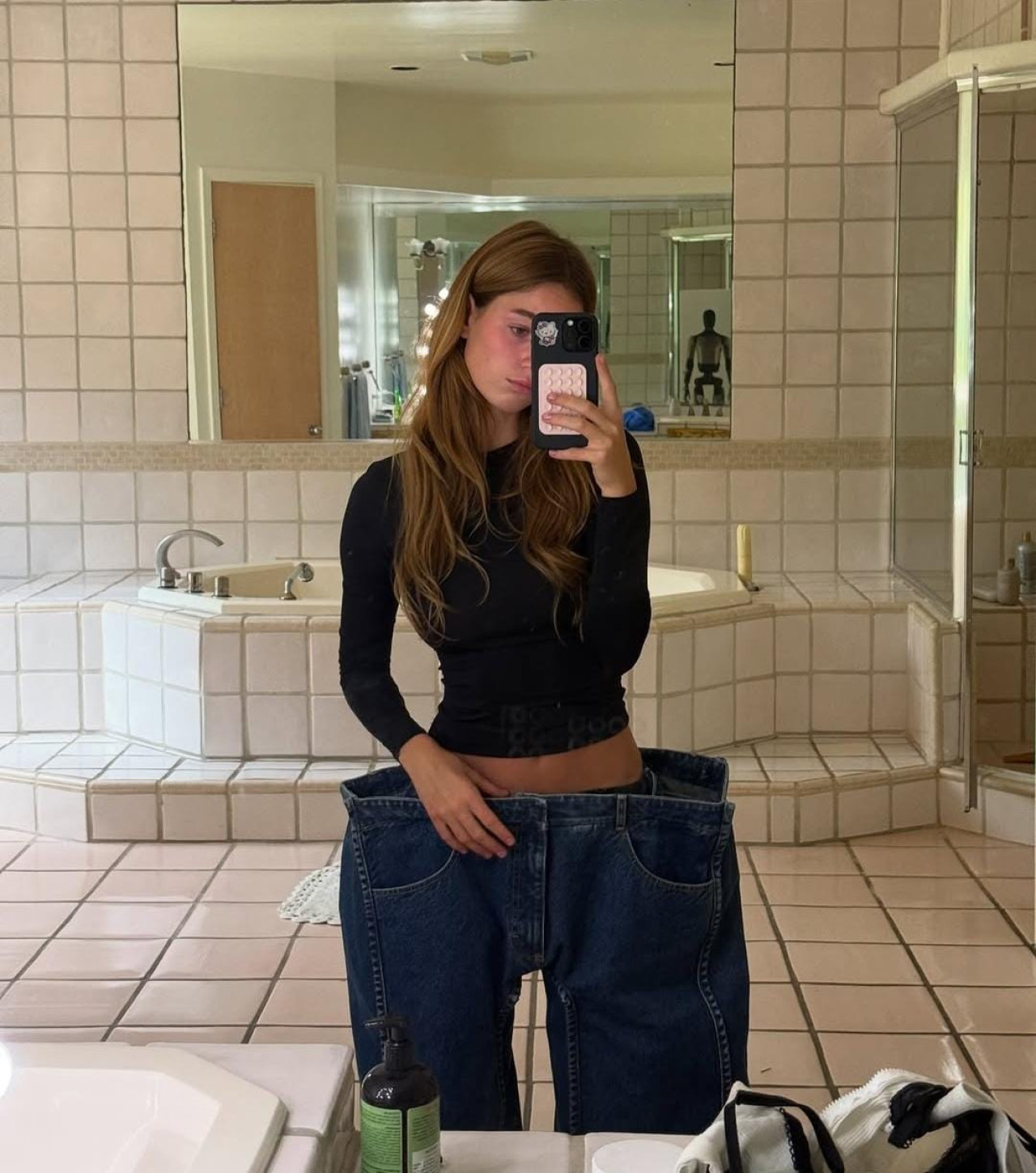 Jeans cuadrados, la nueva tendencia de moda. Foto: Instagram / kseniaschnaider.