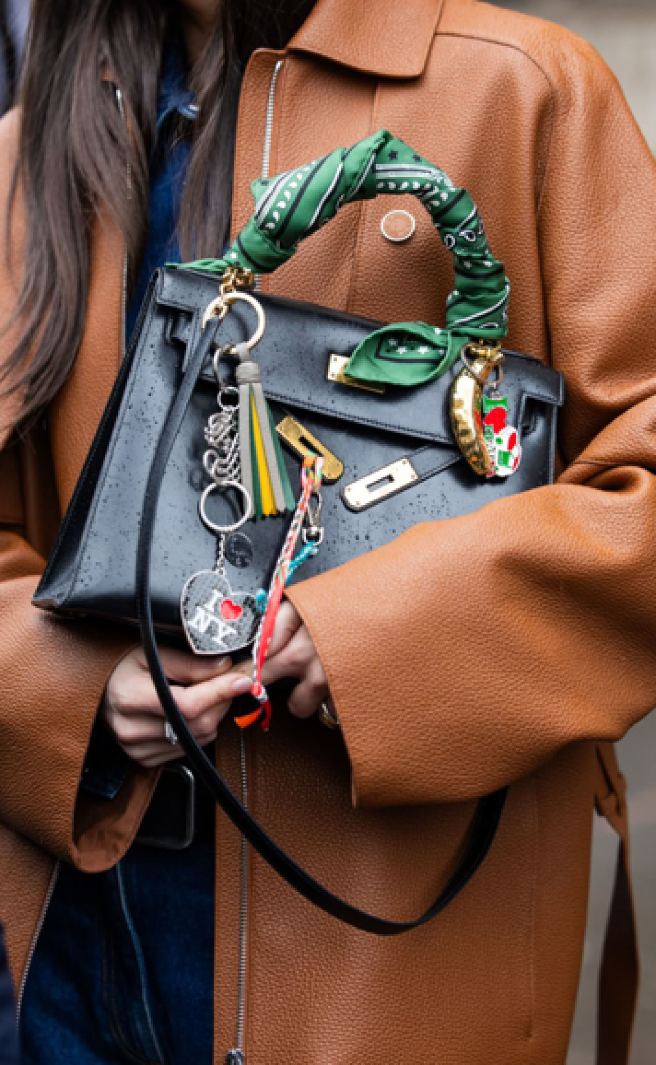 Bag charms, el nuevo accesorio en tendencia. Foto Pinterest